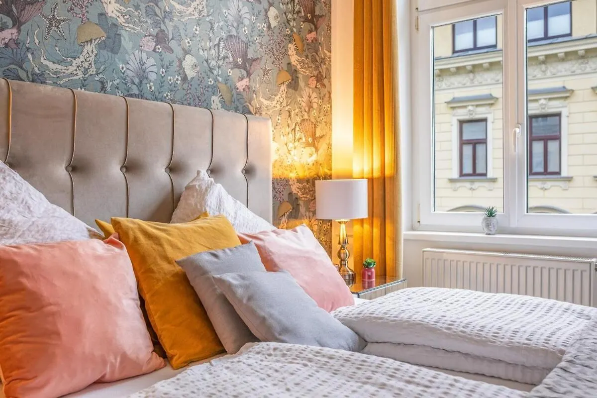 Velvet Glow Vienna 0*,  Austria